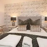 8 Blue Bridge- Elegant And Luxurious 1 Bedroom Apt- Free Parking