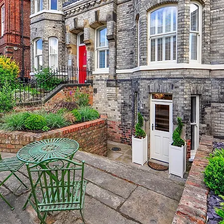 8 Blue Bridge- Elegant And Luxurious 1 Bedroom Apt- Free Parking York