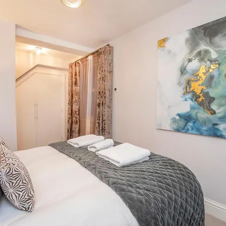 Apartmán 8 Blue Bridge- Elegant And Luxurious 1 Bedroom Apt- Free Parking