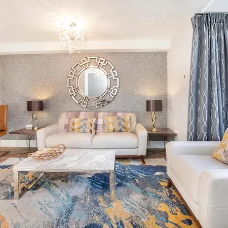 8 Blue Bridge- Elegant And Luxurious 1 Bedroom Apt- Free Parking *