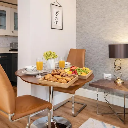 8 Blue Bridge- Elegant And Luxurious 1 Bedroom Apt- Free Parking