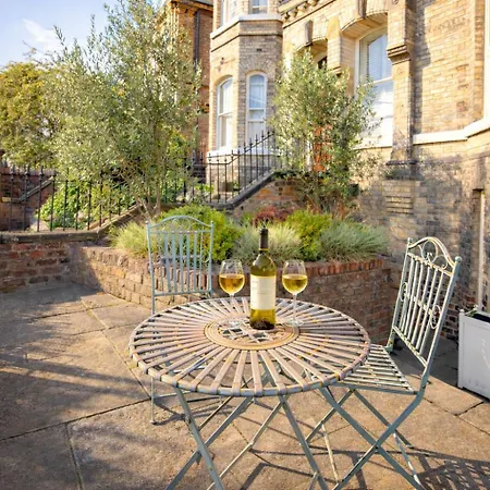 8 Blue Bridge- Elegant And Luxurious 1 Bedroom Apt- Free Parking *