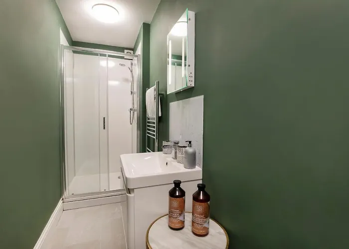 Appartement 8 Blue Bridge- Elegant And Luxurious 1 Bedroom Apt- Free Parking *