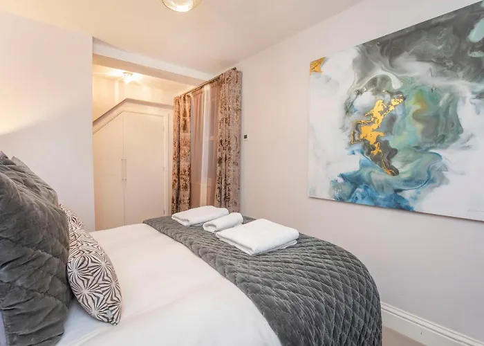 Appartement 8 Blue Bridge- Elegant And Luxurious 1 Bedroom Apt- Free Parking