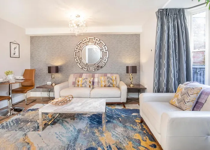 8 Blue Bridge- Elegant And Luxurious 1 Bedroom Apt- Free Parking *