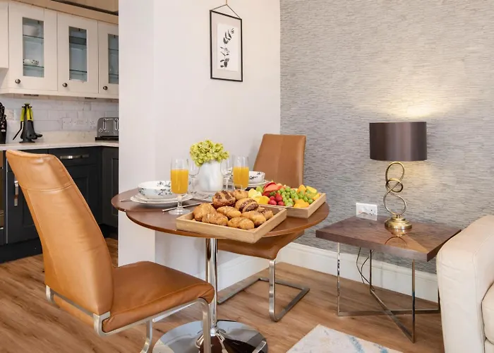 8 Blue Bridge- Elegant And Luxurious 1 Bedroom Apt- Free Parking