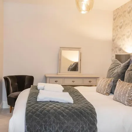 8 Blue Bridge- Elegant And Luxurious 1 Bedroom Apt- Free Parking *