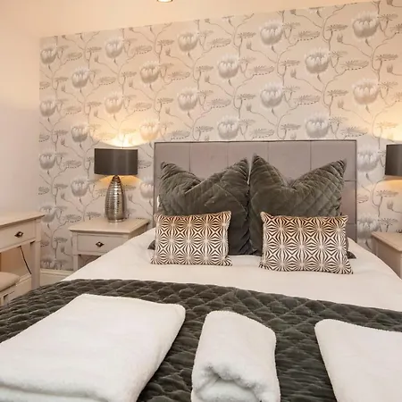 8 Blue Bridge- Elegant And Luxurious 1 Bedroom Apt- Free Parking