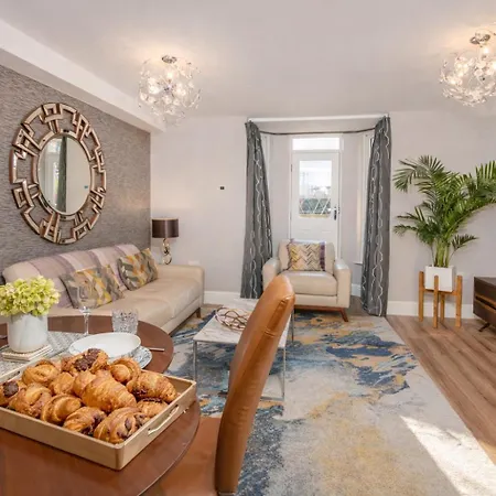 8 Blue Bridge- Elegant And Luxurious 1 Bedroom Apt- Free Parking 요크